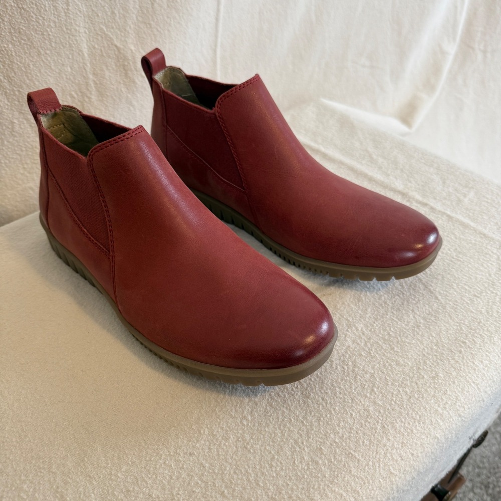 Dansko Lucian Red Leather‎ Ankle Boots Chelsea Pull On Lug Sole Womens 38 - Picture 2 of 6